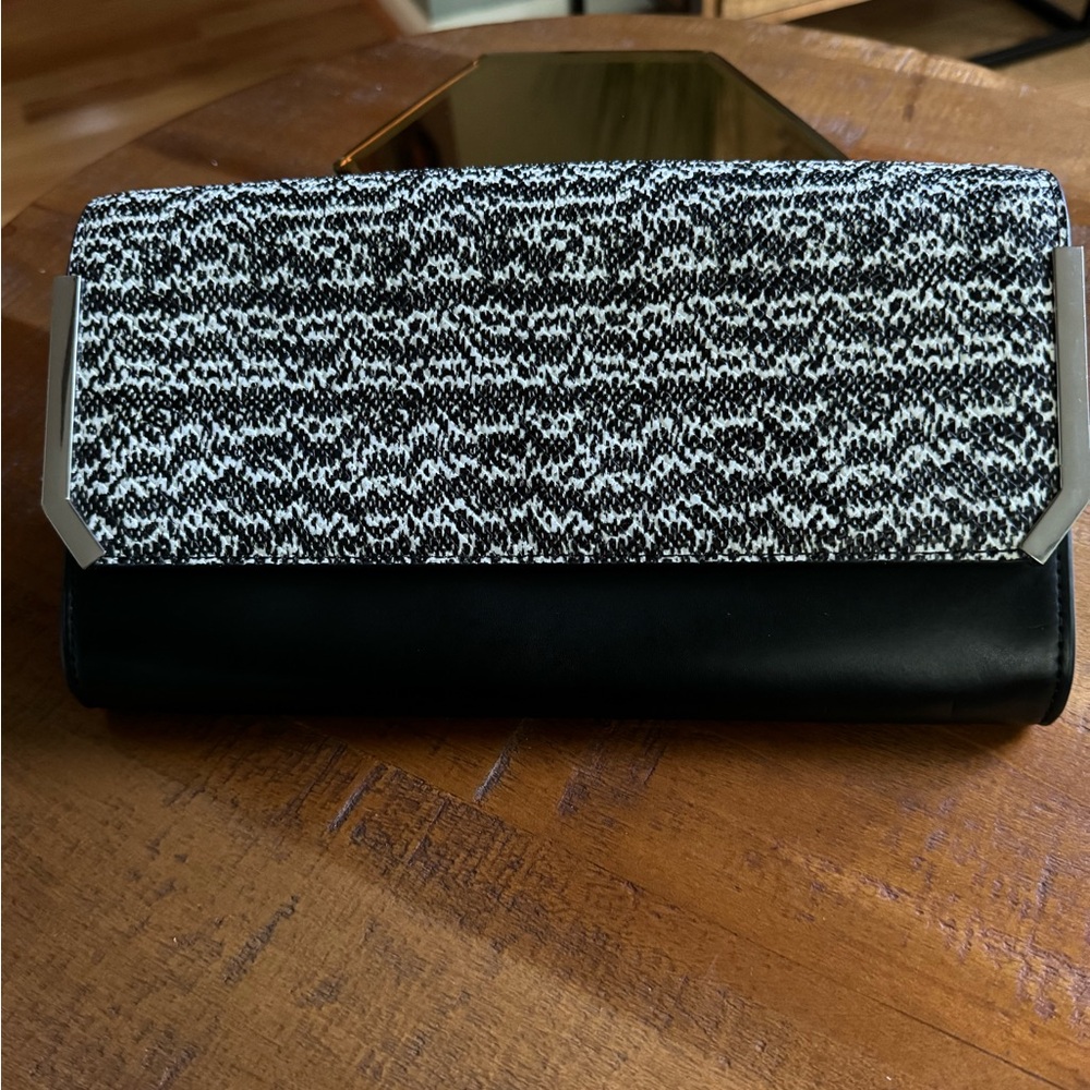 Vince Camuto Black Lula clutch ( Like New )